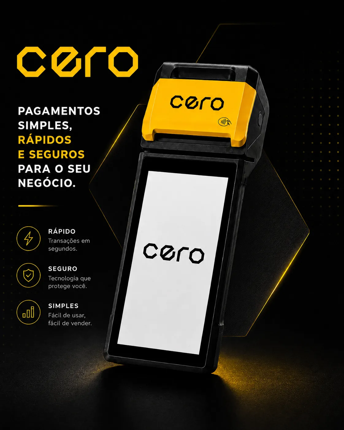 Empreendedor segurando uma maquininha Cero